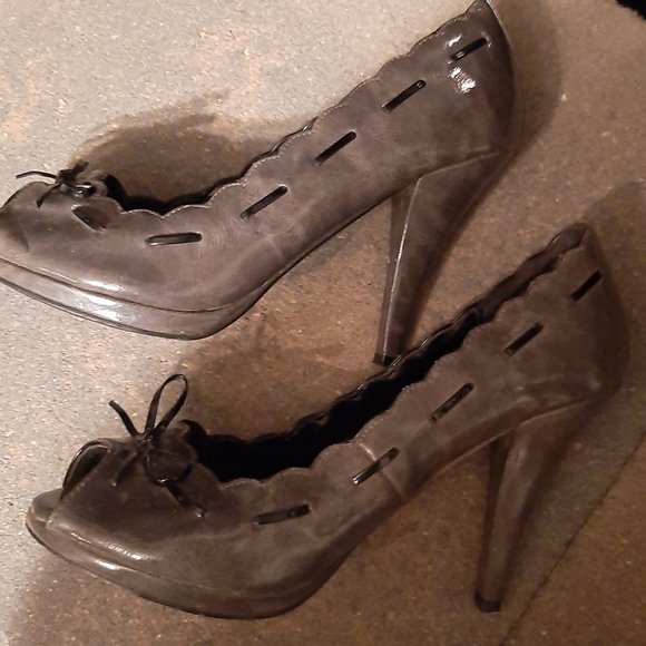 Pretty Pumps - Picture 2 of 7